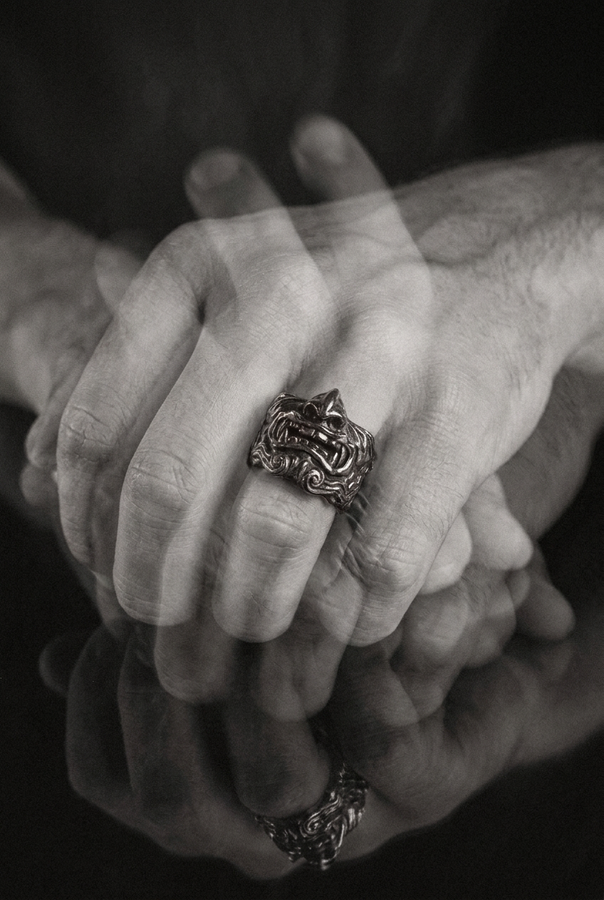 Introducing our extraordinary Samurai Mask Ring, a tribute to the ancient warriors of Japan and their unwavering spirit.