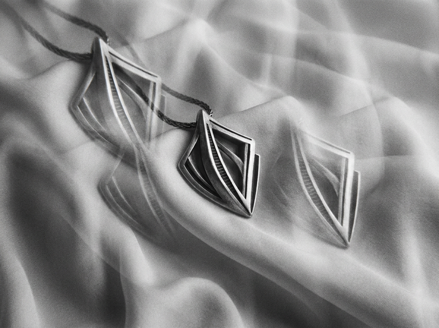 Dark sci-fi silver rhombus pendant glowing softly amid smoke, showcasing a 3D architectural design with parallel inner beams.