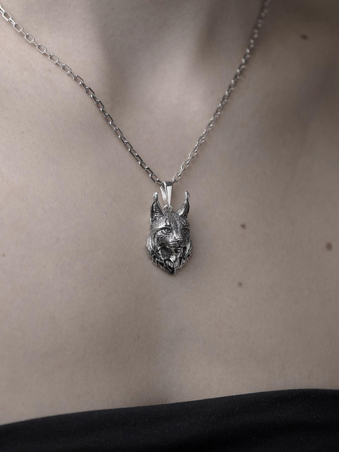 This lynx silver pendant necklace is real eye-catching. The genuine lynx fur is so realistic. It's perfect for those who love wild cats and appreciate the beauty of their natural habitats. __etsy:7400769323