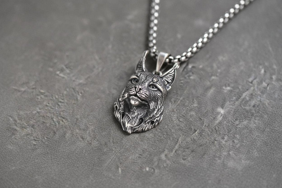 This lynx silver pendant necklace is real eye-catching. The genuine lynx fur is so realistic. It's perfect for those who love wild cats and appreciate the beauty of their natural habitats. __etsy:7400769323