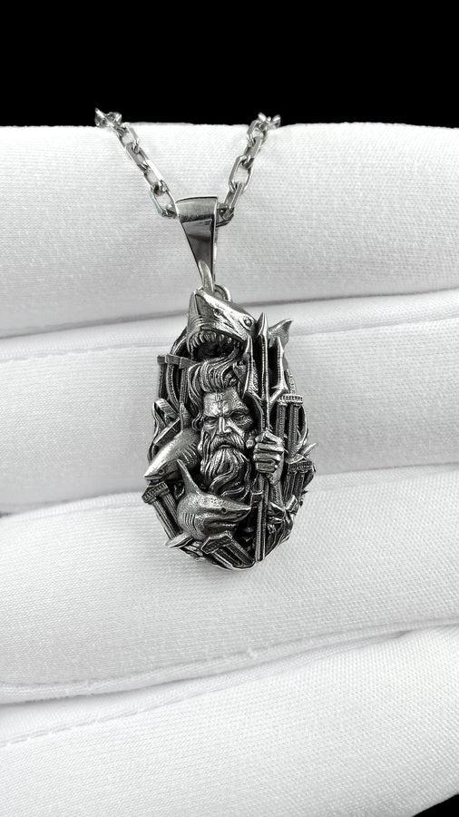 Displayed on a heavy silver chain, this substantial unisex pendant is perfectly scaled to be worn as a striking daily statement piece. Its dark, architectural, and nautical aesthetic appeals strongly to lovers of dark academia, gothic ocean trends, and alternative marine biology fashion. It serves as an impressive gift for collectors of deep-sea or mythological jewelry, pairing exceptionally well with dark maritime textiles, heavy leather jackets __etsy:8067349382