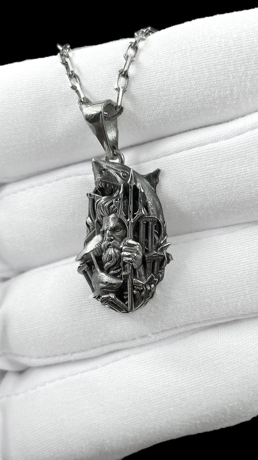 Displayed on a heavy silver chain, this substantial unisex pendant is perfectly scaled to be worn as a striking daily statement piece. Its dark, architectural, and nautical aesthetic appeals strongly to lovers of dark academia, gothic ocean trends, and alternative marine biology fashion. It serves as an impressive gift for collectors of deep-sea or mythological jewelry, pairing exceptionally well with dark maritime textiles, heavy leather jackets __etsy:8067349382