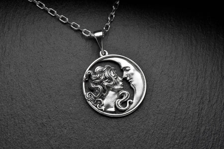 Whether you're dressing up for a special occasion or adding a touch of romance to your everyday style, this Pendant Moon Kiss is the perfect choice. Don't miss out on the opportunity to elevate your look with this stunning piece of jewelry.