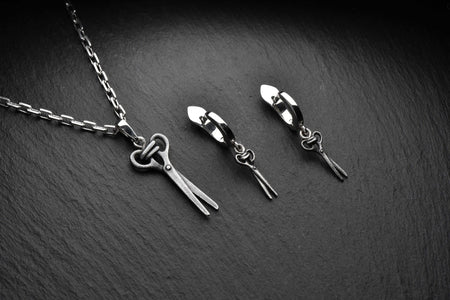 This pendant also makes a thoughtful gift for hairstylists, crafters, or anyone with a passion for creativity. It comes beautifully packaged, ready to be presented as a meaningful and unique token of appreciation.