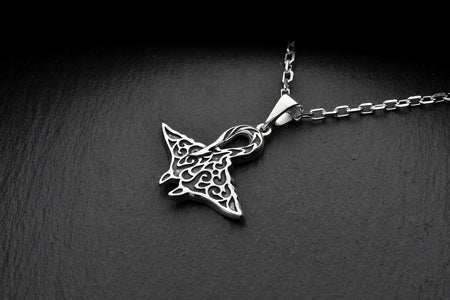 great white shark	shark silver pendant	Hai-Anhänger	Hai-Halskette	collier de requin	pendentif requin