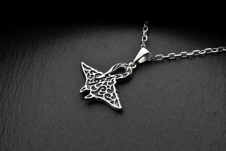 great white shark	shark silver pendant	Hai-Anhänger	Hai-Halskette	collier de requin	pendentif requin
