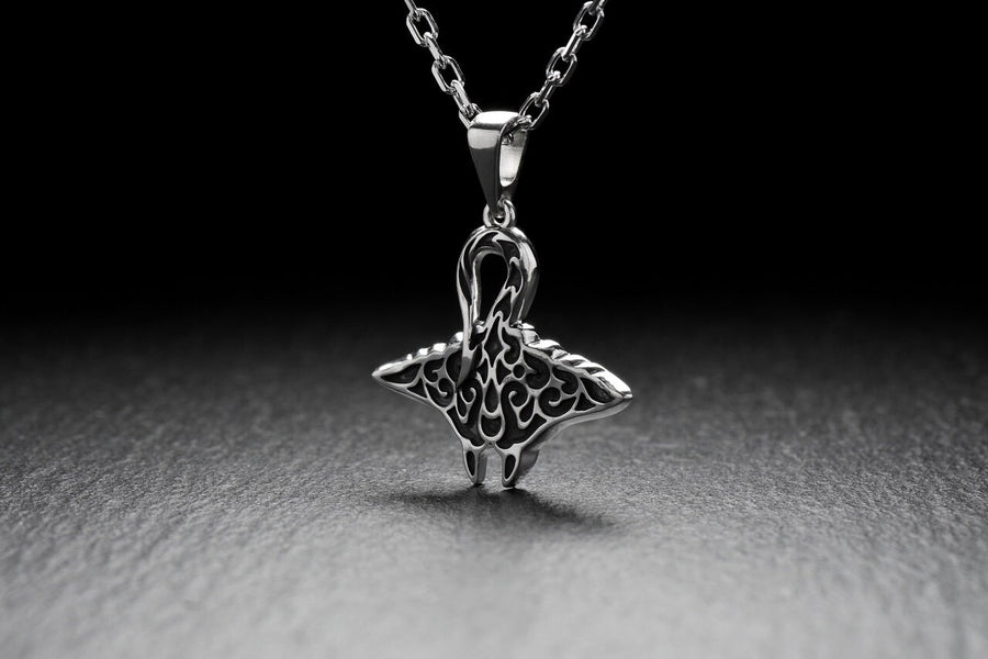 great white shark	shark silver pendant	Hai-Anhänger	Hai-Halskette	collier de requin	pendentif requin