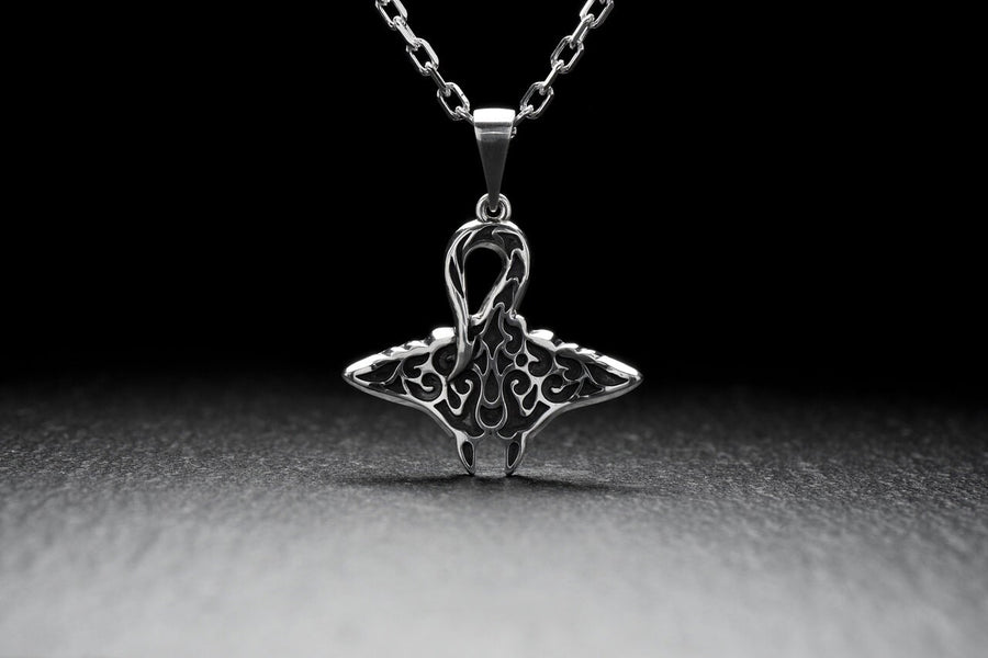 great white shark	shark silver pendant	Hai-Anhänger	Hai-Halskette	collier de requin	pendentif requin