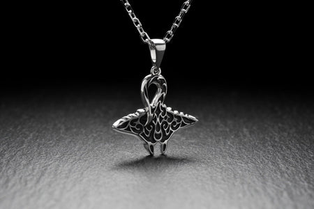 Made with high-quality materials, this necklace is durable and perfect for everyday wear. Whether you're looking for a statement piece or a meaningful gift for someone special, this Slope pendant Maori necklace is sure to impress.