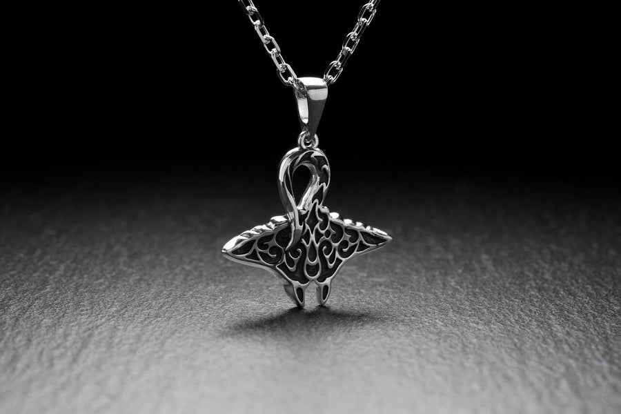 great white shark	shark silver pendant	Hai-Anhänger	Hai-Halskette	collier de requin	pendentif requin
