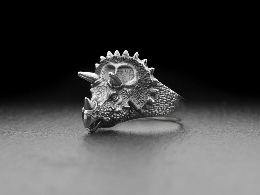 Made from high-quality sterling silver, this ring showcases the iconic Triceratops dinosaur in all its glory. __etsy:4960622057