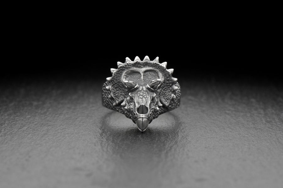 Made from high-quality sterling silver, this ring showcases the iconic Triceratops dinosaur in all its glory. __etsy:4960622057