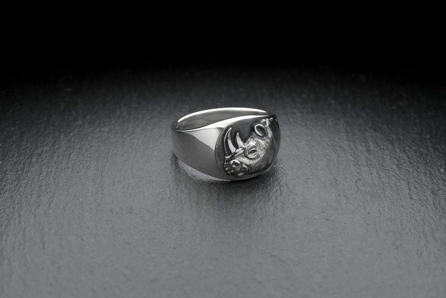 Signet ring	silver signet ring	animal signet ring	animal silver ring	signet silver ring	men ring	rhinoceros jewelry	rhinoceros ring	rhinoceros signet	anneau de rhinocéros	Nashorn-Ring	rhino	rhino ring (etsy image id: 4099453589)