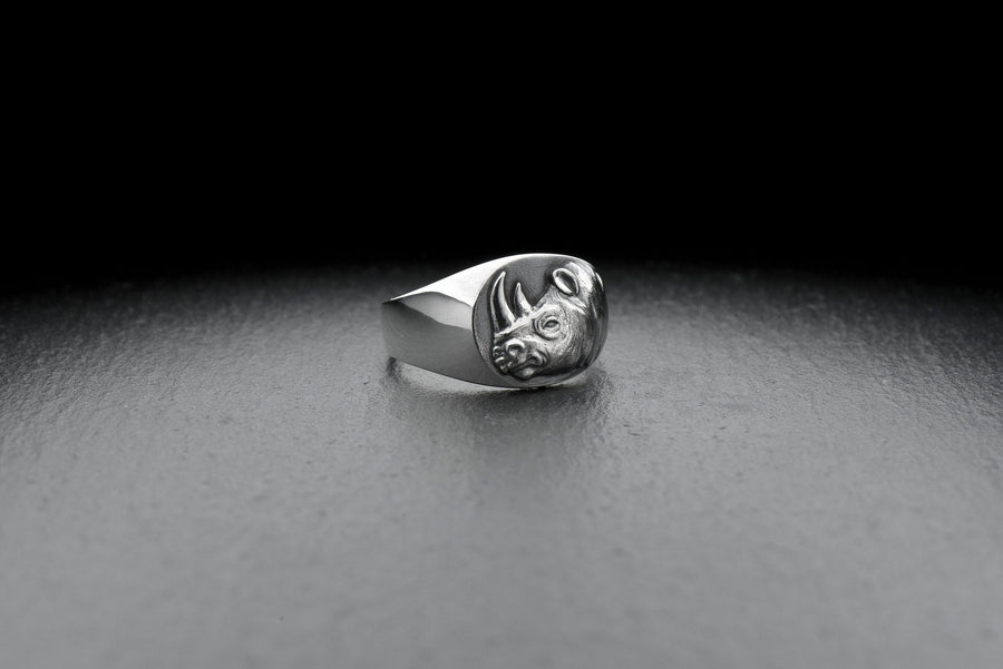 Signet ring	silver signet ring	animal signet ring	animal silver ring	signet silver ring	men ring	rhinoceros jewelry	rhinoceros ring	rhinoceros signet	anneau de rhinocéros	Nashorn-Ring	rhino	rhino ring (etsy image id: 4099453589)