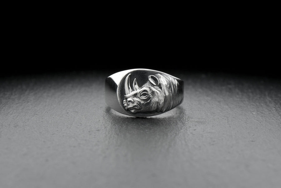 Signet ring	silver signet ring	animal signet ring	animal silver ring	signet silver ring	men ring	rhinoceros jewelry	rhinoceros ring	rhinoceros signet	anneau de rhinocéros	Nashorn-Ring	rhino	rhino ring (etsy image id: 4099453589)