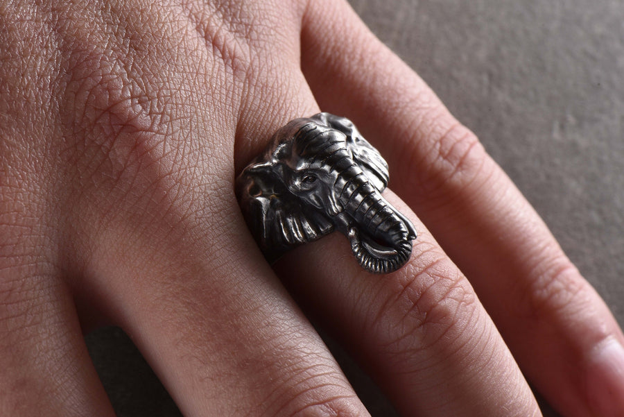 Elephant art	Elephant silver	bague éléphant	bijoux éléphant	Elefantenring	Elefant Kunst	african elephant	african art	elephant gift	horton	elephant	elephant ring	animal ring