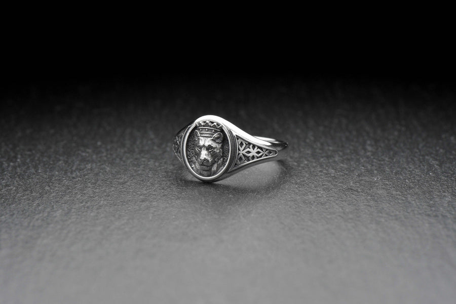 Signet ring	silver signet ring	Lion head jewelry	wild cat jewelry