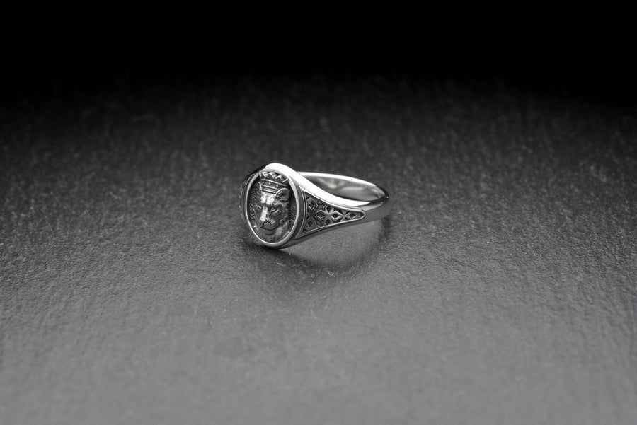 Signet ring	silver signet ring	Lion head jewelry	wild cat jewelry
