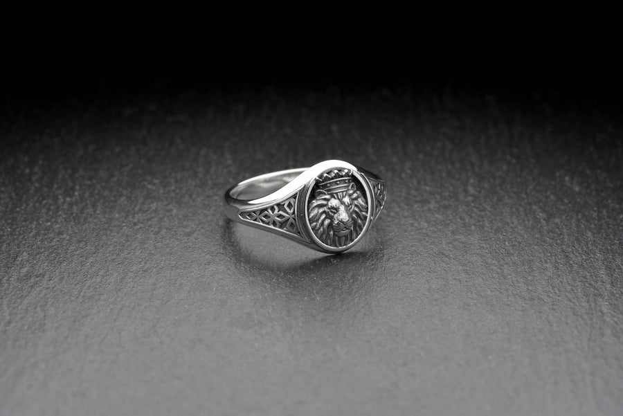 Signet ring	silver signet ring	animal signet ring	animal silver ring	Lion head jewelry	wild cat jewelry	lion silver ring