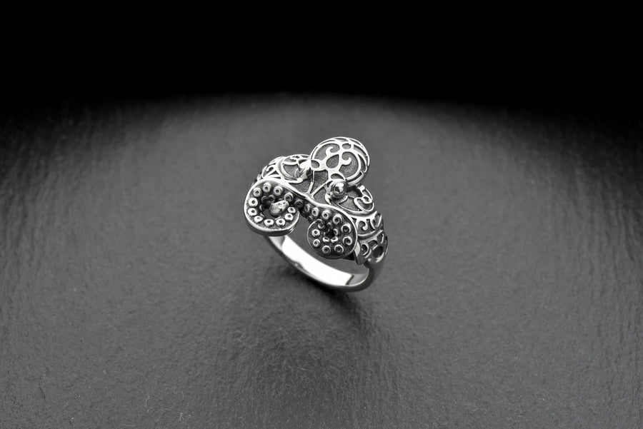 Women gift	Maori ring	Silver Maori Ring	polynesian ring	Sea creature ring	silver polynesian	Sea souvenir	maori jewelry	maori silver	men's ring	Maori Octopus	Octopus Ring	Octopus Maori (etsy image id: 4195130758)