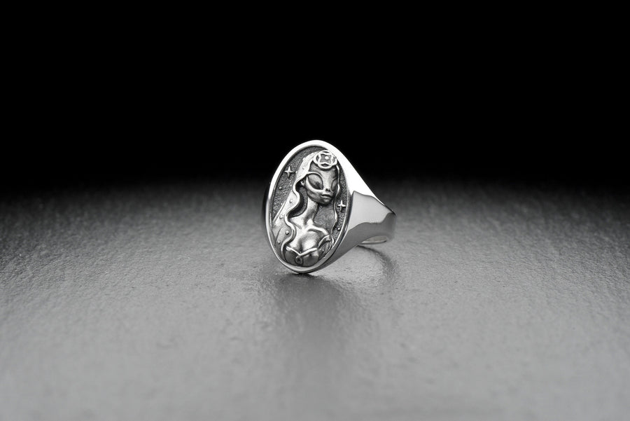 Women jewelry	Alien Jewelry	Ring with alien	ring with ufo	Ufo ring silver	Alien visitor (etsy image id: 7260701734)