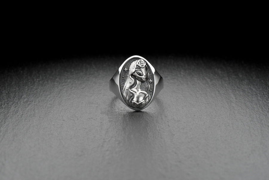 Women jewelry	Alien Jewelry	Ring with alien	ring with ufo	Ufo ring silver	Alien visitor (etsy image id: 7260701734)