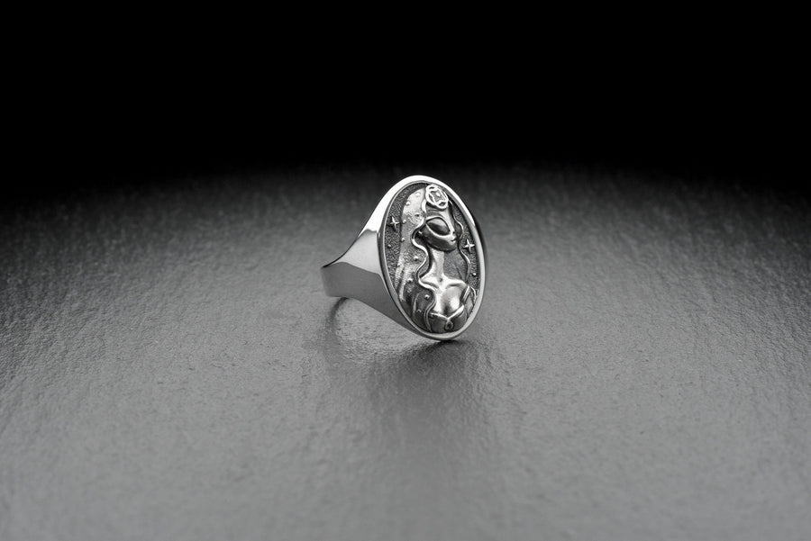 Women jewelry	Alien Jewelry	Ring with alien	ring with ufo	Ufo ring silver	Alien visitor (etsy image id: 7260701734)