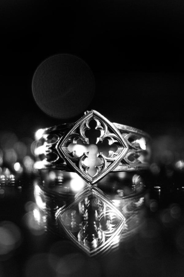 Detailed view of the ring's texture, showing the stippled, hammered finish inside the recessed arches. This "granulation" effect adds a raw, artisan quality to the piece, distinguishing it from mass-produced jewelry. The 925 sterling silver has been treated with sulfur to achieve a permanent dark patina in the low points, ensuring the architectural pattern remains visible even with daily wear. The metal looks solid and durable, suit (etsy image id: 6980758746)