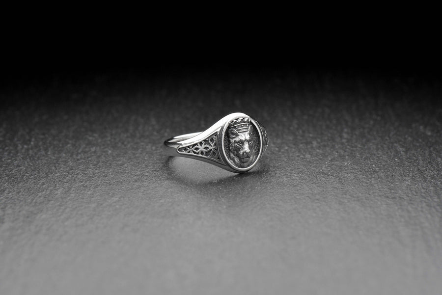 Signet ring	silver signet ring	Lion head jewelry	wild cat jewelry