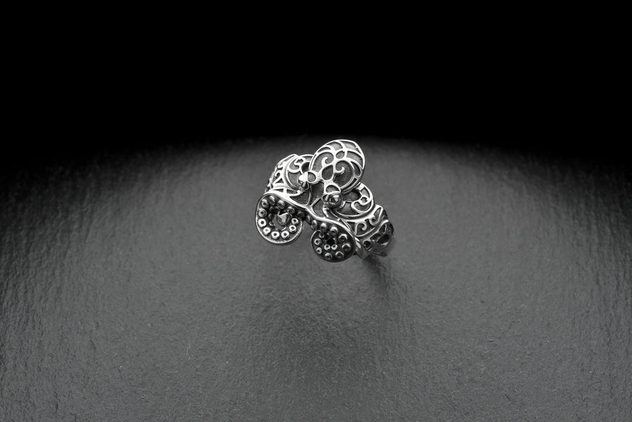 Women gift	Maori ring	Silver Maori Ring	polynesian ring	Sea creature ring	silver polynesian	Sea souvenir	maori jewelry	maori silver	men's ring	Maori Octopus	Octopus Ring	Octopus Maori (etsy image id: 4195130758)