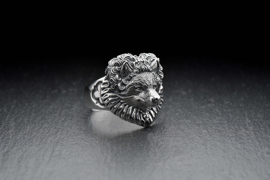 Looking for a unique piece of jewelry to add to your collection? Check out this dreamy fox ring!  The intricate details and stunning design make it the perfect accessory to elevate any outfit. Whether you're dressing up for a special occasion or just want to add a little flair to your everyday look, this ring is sure to turn heads. So why wait? Treat yourself to this stunning piece and make your jewelry dreams come true