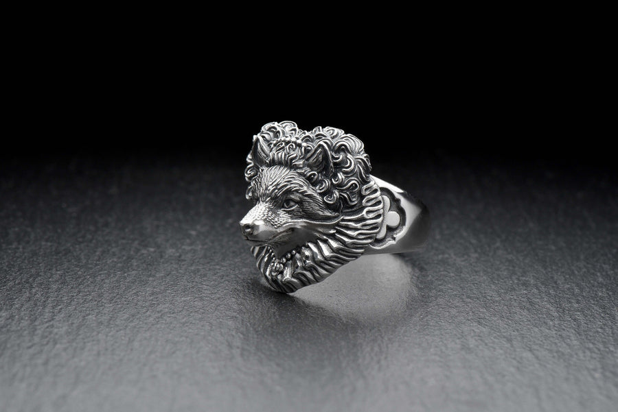 Looking for a unique piece of jewelry to add to your collection? Check out this dreamy fox ring!  The intricate details and stunning design make it the perfect accessory to elevate any outfit. Whether you're dressing up for a special occasion or just want to add a little flair to your everyday look, this ring is sure to turn heads. So why wait? Treat yourself to this stunning piece and make your jewelry dreams come true