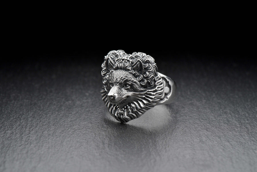 Looking for a unique piece of jewelry to add to your collection? Check out this dreamy fox ring!  The intricate details and stunning design make it the perfect accessory to elevate any outfit. Whether you're dressing up for a special occasion or just want to add a little flair to your everyday look, this ring is sure to turn heads. So why wait? Treat yourself to this stunning piece and make your jewelry dreams come true