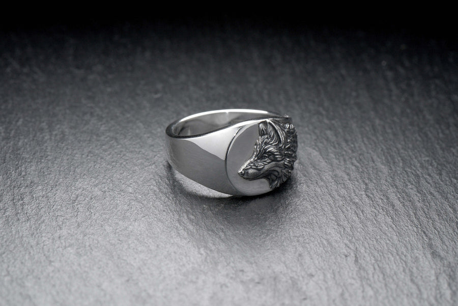 Give the perfect gift to any fox devotee – be brave and stylish and get this extraordinary fox totem signet ring today! (etsy image id: 4363624913)