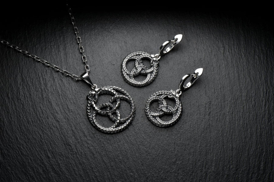 dragon pendant	silver pendant	animal jewelry	silver dragon	dragon moon	throne pendat	throne games __etsy:4365783938