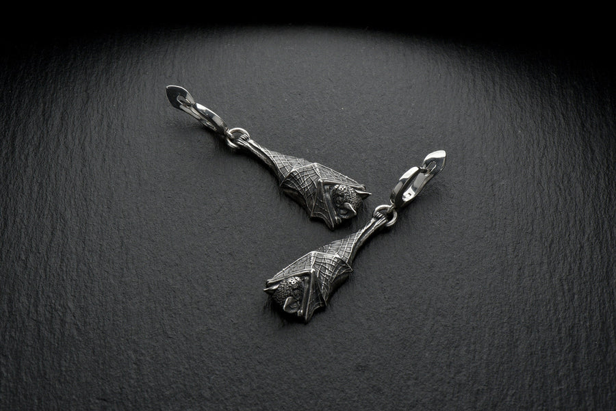 bat garniture	bat lover gift	haloween gift	gothic	Fledermaus Ohrringe	boucles d'oreilles 
Resting against a dark stone background, they look like ancient talismans of the night, appealing to anyone who finds beauty and tranquility in the shadows.