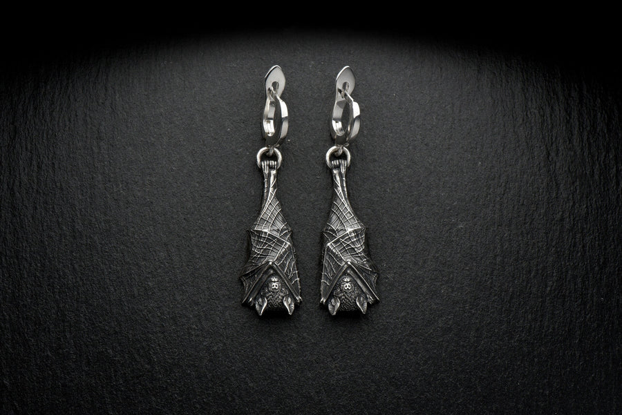 bat garniture	bat lover gift	haloween gift	gothic	Fledermaus Ohrringe	boucles d'oreilles 
Resting against a dark stone background, they look like ancient talismans of the night, appealing to anyone who finds beauty and tranquility in the shadows.