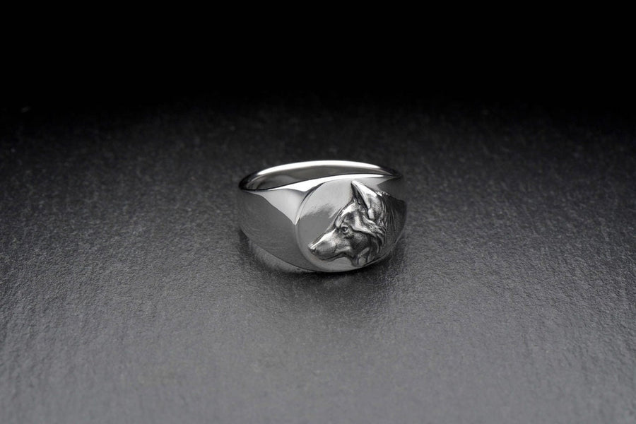Signet ring	men's jewelry	silver signet ring	animal signet ring	animal silver ring	signet silver ring	men ring	men jewelry	wolf signet ring	wolf's head ring	calm wolf ring	Wolfsring	bague loup (etsy image id: 7285913187)