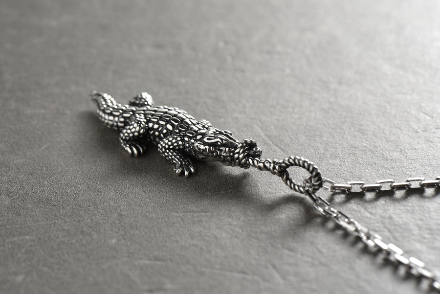croco	pendant	crocodile	alligator	croco lover	crocodile necklace	necklace	silver croco	Krokodil	coccodrillo	gift for him	totem	aligator (etsy image id: 4374591364)