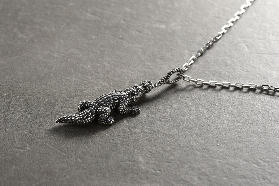 croco	pendant	crocodile	alligator	croco lover	crocodile necklace	necklace	silver croco	Krokodil	coccodrillo	gift for him	totem	aligator (etsy image id: 4374591364)