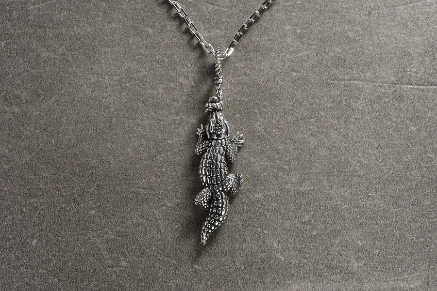 croco	pendant	crocodile	alligator	croco lover	crocodile necklace	necklace	silver croco	Krokodil	coccodrillo	gift for him	totem	aligator (etsy image id: 4374591364)