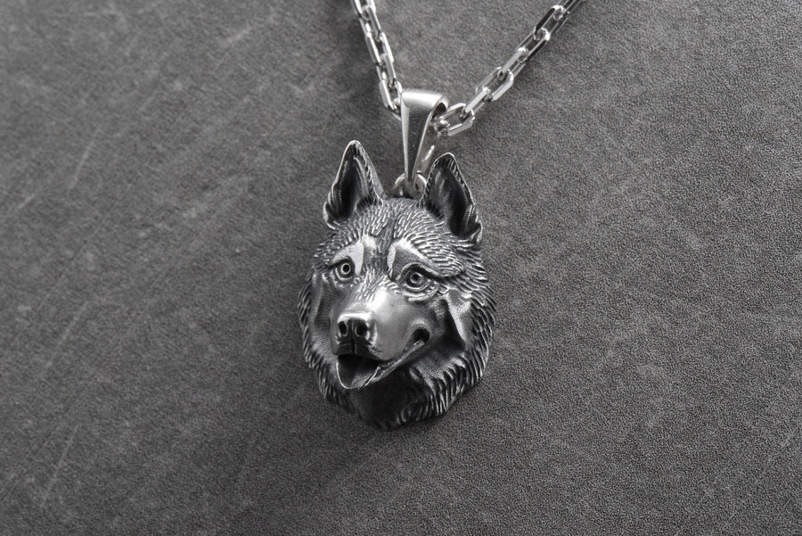 This pendant is made of high quality silver and will be a wonderful decoration for dog and husky lovers in particular. The pendant depicts a beautiful husky that will amaze with its beauty and expressiveness. (etsy image id: 7354046820)