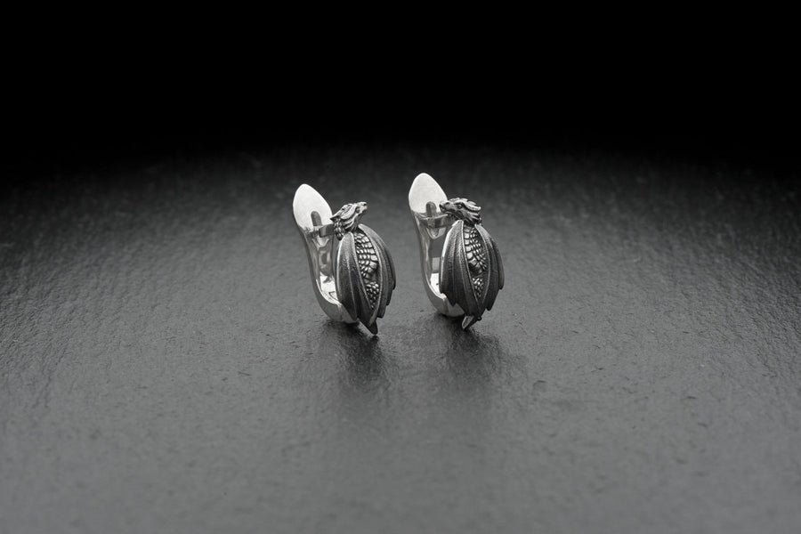 The dragon is one of the most amazing creatures, with representations in myths, legends, and art in almost all cultures. The dragon is considered the embodiment of wisdom and magical power. (etsy image id: 7163149166)