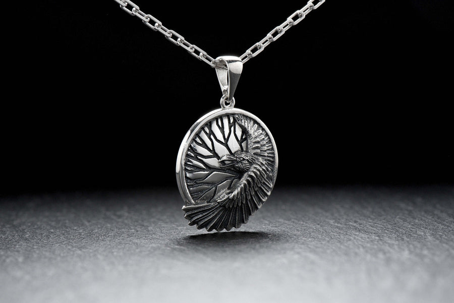 The raven is not only one of the most intelligent birds in the world, but also a powerful symbol of wisdom, foresight and strength.

bird lover		raven jewelry	raven pendant 	bird jewelry	crow	raven lover	gift for her	gift for him (etsy image id: 7224324637)