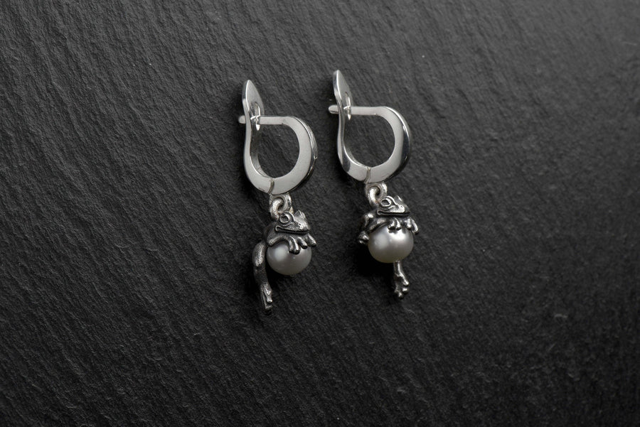 silver earrings	earrings	gift	Sterling silver	animal earrings	animal jewelry	Silver Earrings	Frog Earrings	Frog	Frog jewelry	Frog lovers	silver Frog Earrings	silver frog (etsy image id: 4656321269)