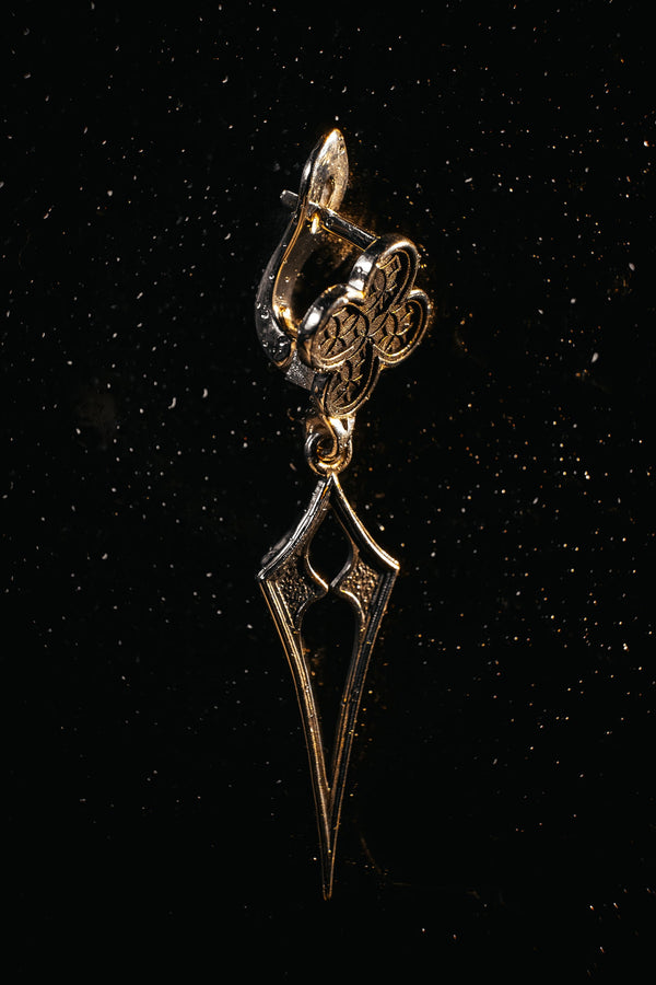 With their timeless beauty and one-of-a-kind design, these earrings are a must-have accessory for anyone who wants to stand out from the crowd. Don't miss this opportunity to own a piece of gothic elegance, order now! The image highlights the contrast between the two sections. The stud features a dense, "micro-relief" pattern that looks like chainmail or textile. The drop is smooth and linear, providing a visual break. (etsy image id: 7090850125)