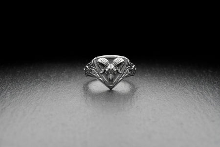 Whether you're a lover of edgy fashion or simply want to add a touch of the wild to your wardrobe, this ring is the perfect choice. Order now and elevate your style game! (etsy image id: 4625910272)
