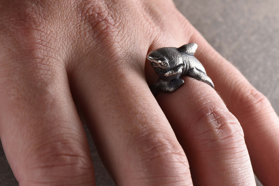 Signet ring	men's jewelry	silver signet ring		Shark signet ring	shark silver jewelry	Sea creature ring	sea art	sea jewelry (etsy image id: 4586649098)
