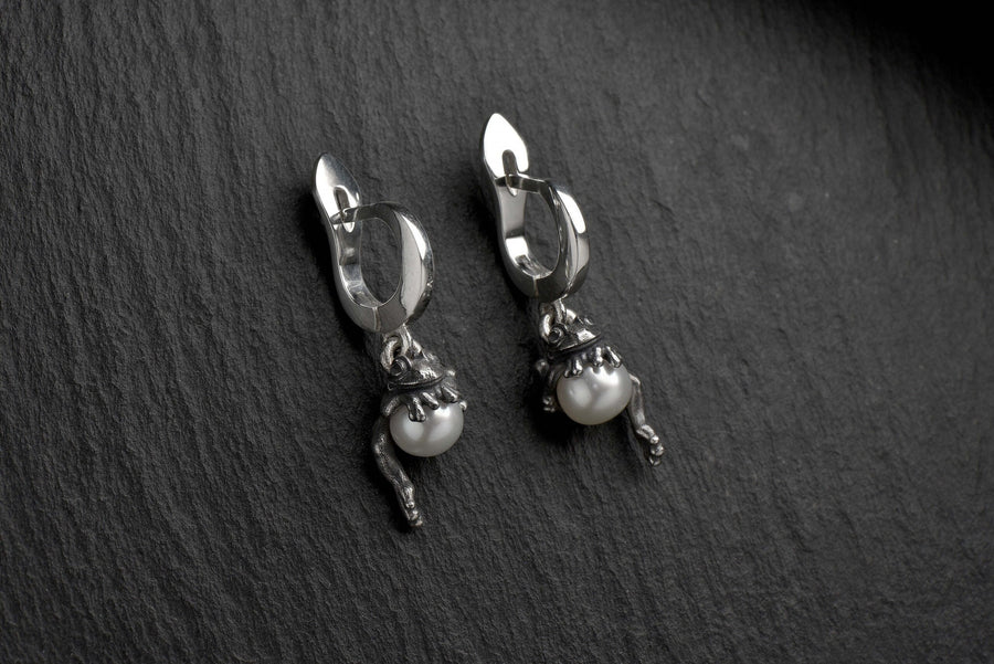 silver earrings	earrings	gift	Sterling silver	animal earrings	animal jewelry	Silver Earrings	Frog Earrings	Frog	Frog jewelry	Frog lovers	silver Frog Earrings	silver frog (etsy image id: 4656321269)