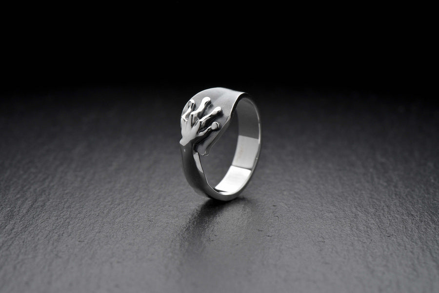 animal jewelry	animal ring	silver ring	frog lover	frog ring	Froschring	bague grenouille	frog totem ring	frog gift	frog jewelry	frog	silver frog ring	gift for her (etsy image id: 7348929144)